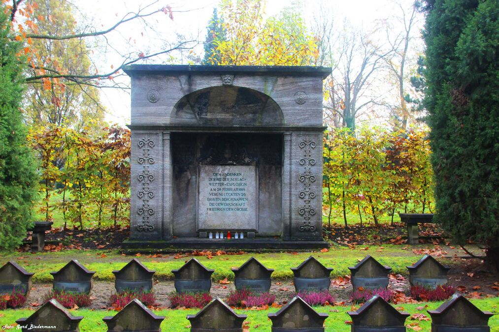 Denkmal auf dem Horsthauser Friedhof