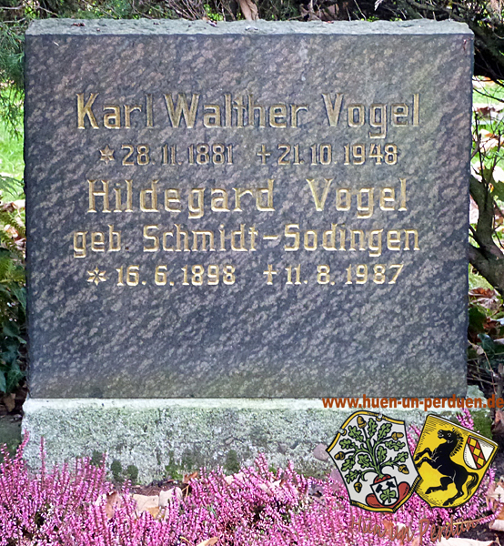 Datei:Bergelmann Friedhof Vogel Andreas Janik 20141201.jpg