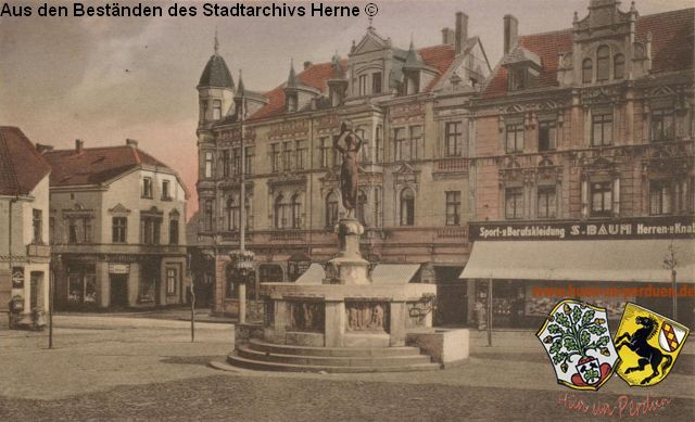 Datei:Eickeler Markt mit Hohenzollernbrunnen, 1920er Jahre.jpg