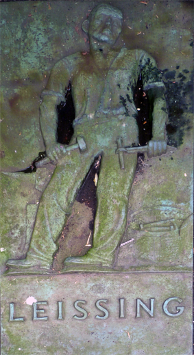 Datei:Janik-Grabplatte Leissing Südfriedhof 2020.png