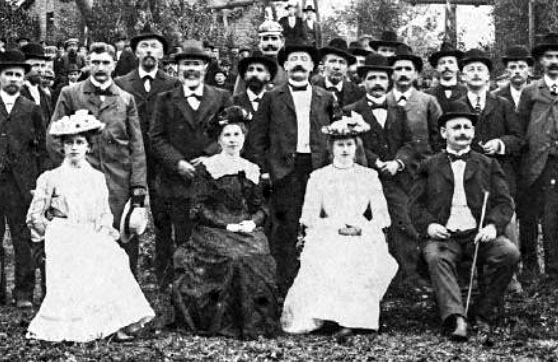 Datei:La-Roche-Familie-1907.jpg