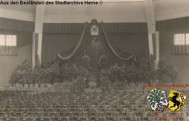 Datei:Saal der Stadthalle Wanne-Eickel, etwa 1935.jpg