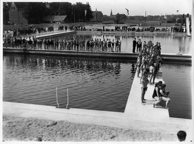 Datei:Sommerbad-3-6-1928-01-Nachlass-Kurzreuther.jpg