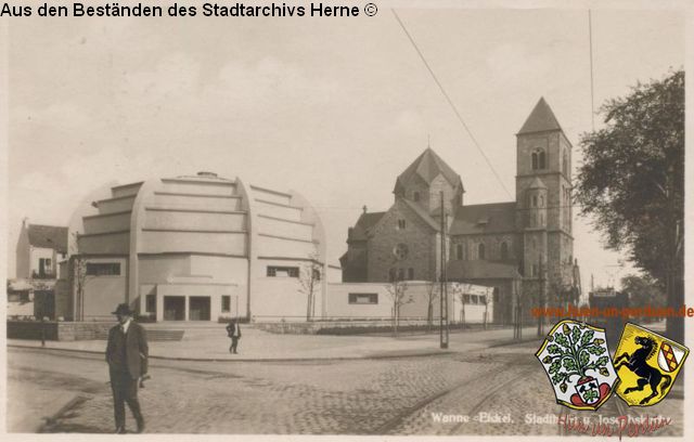 Datei:Stadthalle Wanne-Eickel und Josephskirche, gelaufen 1930.jpg