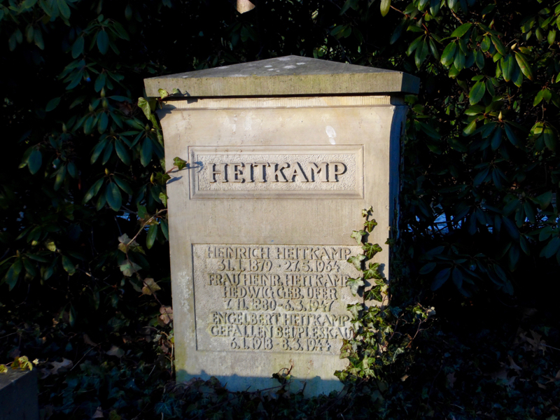 Datei:Waldfriedhof Grabstätte Heitkamp 2110 20170122.jpg