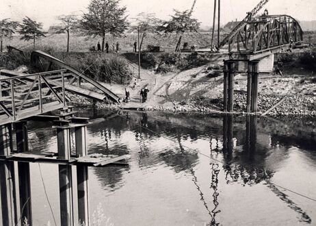 Die gesprengte Kanalbrücke an der Recklinghäuser Straße, Mai 1945