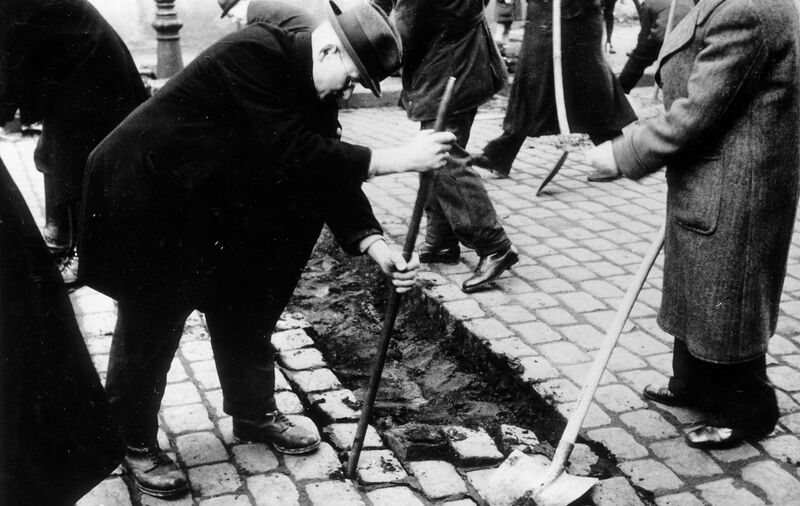 Datei:02 1 Straßensperren.jpg