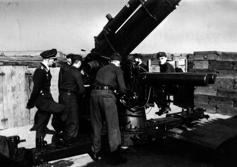 Datei:02 2 Flakbatterie Stadtgarten 1943.jpg