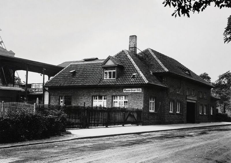 Datei:Bahnhof-Unser-Fritz.jpg