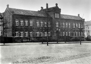 Berliner Platz Schule um 1925.jpg