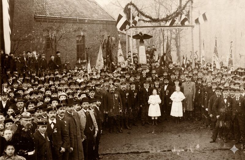 Datei:Centenardenkmal Sodingen, 1897.jpg