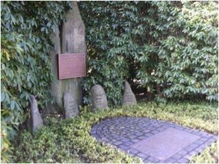 Aktuelles Bild des Gedenksteins (2015)[2]