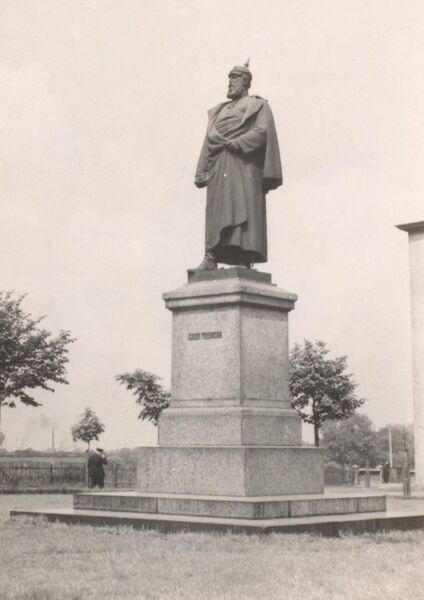 Datei:Kaiser-Friedrich-Denkmal, 1938.jpg