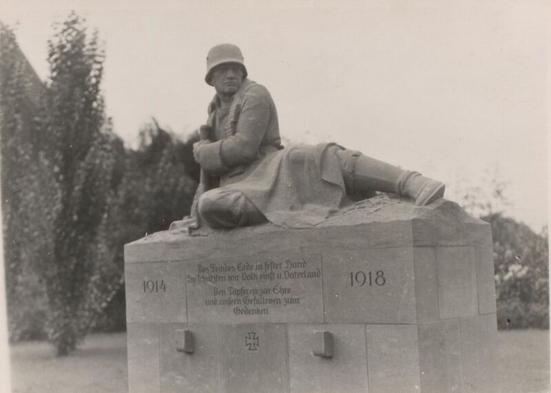 Datei:Kriegsehrenmal Wanne-Süd.jpg