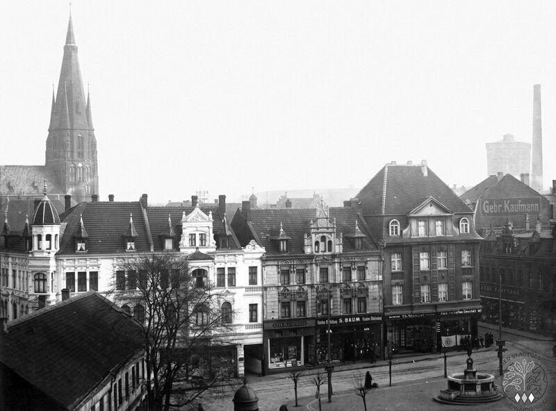 Datei:Ostseite-Eickler-Markt-um-1925.jpg