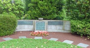 SamJanik-Dirichs Südfriedhof 2014.jpg