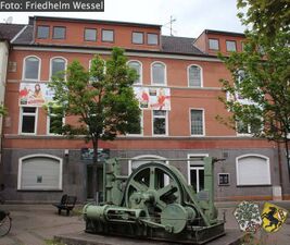 Blindschachthaspel 2016. Im Hintergrund Haus Wiesmann vor dem Abriss.