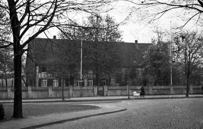 Datei:Schule-Nölle-Groß-Overkamp vor 1920.jpg