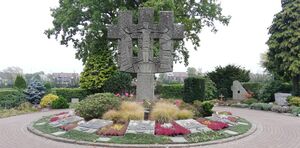 2020-10-03-Arch-Dio-Friedhof-Widumer-Priestergruft-Kreuz.jpg