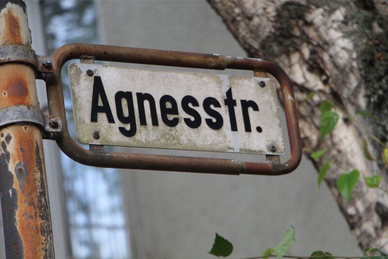 Datei:Agnesstrasse 2077 TS 20210815.jpg