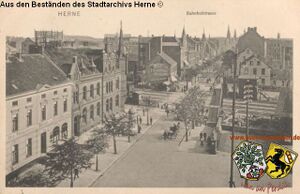 Alter Bahnhof mit Fußgängerbrücke, nach Süden, Anfang 1900.jpg