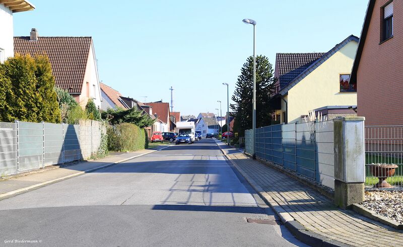 Datei:Am Wiesengrund Gerd Biedermann 2016.jpeg