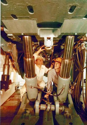 Ausbilder Adolf Freese im Maschinenübungszentrum Grullbad.jpg