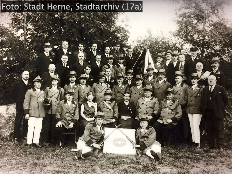 Datei:BSV Alt-Herne 08 1920er Stadtarchiv.jpg