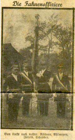 1928 Fahnenoffizier und Fahnenjunker vor Beginn des Festzuges [1]