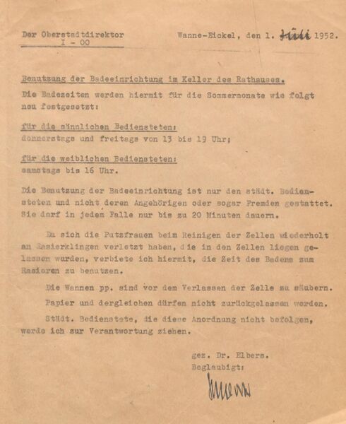 Datei:Badeeinrichtung im Rathaus Wanne-Eickel.jpg