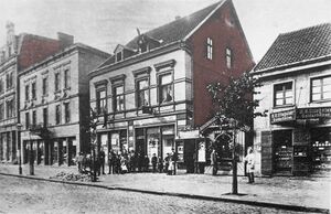 Bahnhofstraße-21-25-Brommen-Stiegeler-vor-1899.jpg