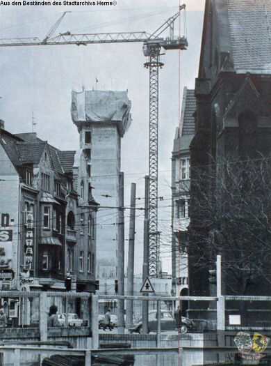 Bau der Wohntürme am ehemaligen Steinweg, 1975, aus: Bürger-Illustrierte "Unsere Stadt", 1-75