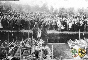 Beerdigung 1918 FdG Sammlung Friedhelm Wessel.jpg