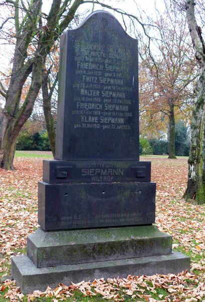 Datei:Bergelmann Friedhof 166 Siepmann Andreas Janik 2014.jpg