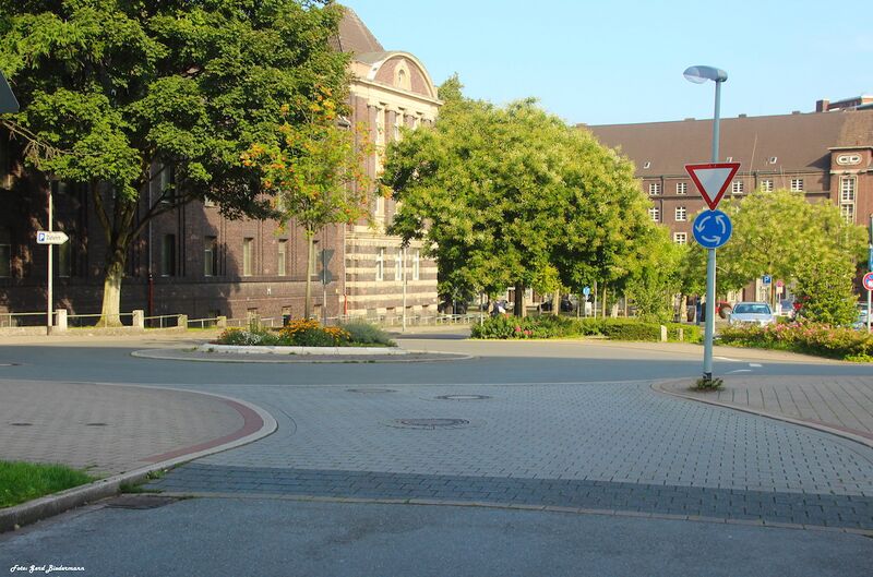 Datei:Berlinerplatz Kreisverkehr Gerd Biedermann 2016.jpg