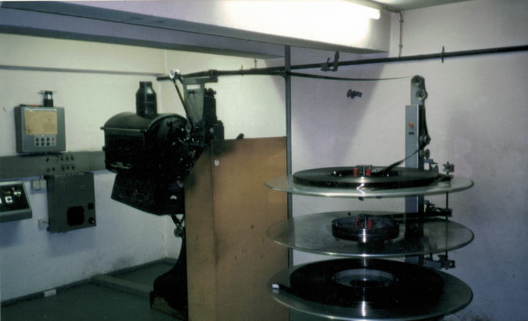 Bild aus dem Vorführraum für Kino 1 und 4 [4]]]
