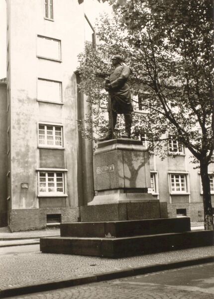 Datei:Bismarck-Denkmal Eickel, Reichsstraße.jpg