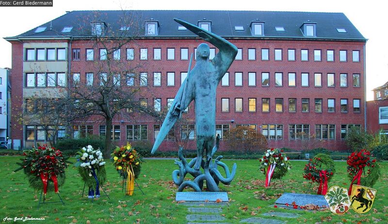 Datei:Denkmal Bebelstrasse Herne 02 Gerd Biedermann 20151123.jpg