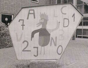 Denkmal mit Holz ummantelt und bemalt.jpg