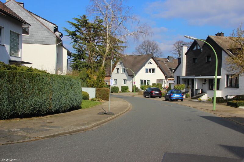 Datei:Dorfstraße 687-gb-2015.jpg