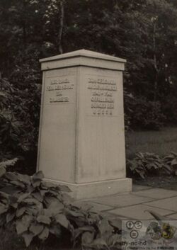 Ehrenfriedhof für die Angehörigen fremder Staaten auf dem Waldfriedhof.jpg