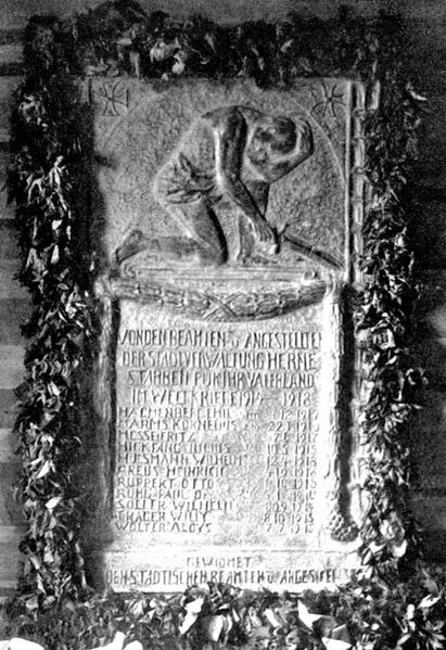 Datei:Ehrentafel-Rathaus-1914-1918.jpg