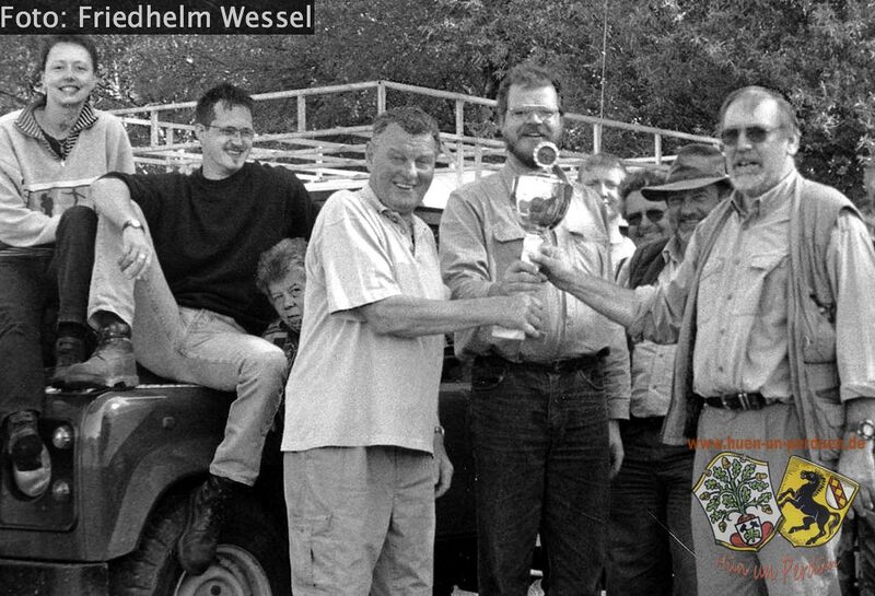 Datei:Ehrung der Vereinsmeister 1998 Friedhelm Wessel.jpg