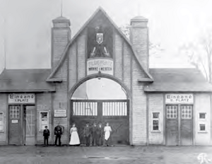 Eingänge zu den Tribünen.png