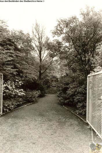 Eingang zum Friedhof