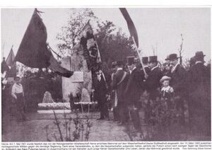 Einweihung-Gedenkmal-Sammlung G Kennert.jpeg