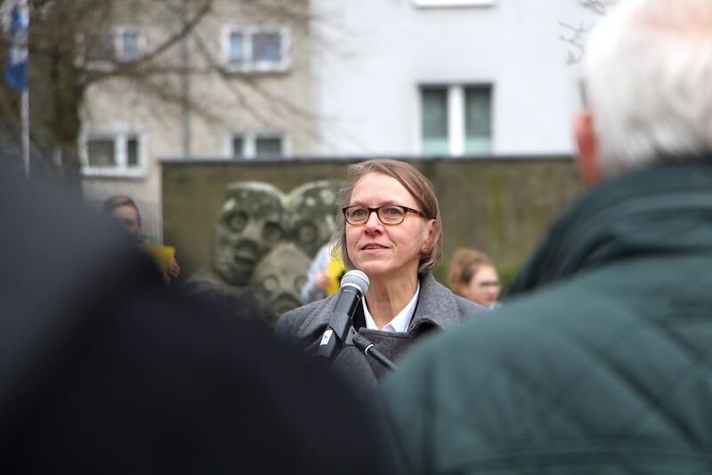 Datei:Einweihung Denkmal 03 MCG Thorsten Schmidt 20180323.jpg