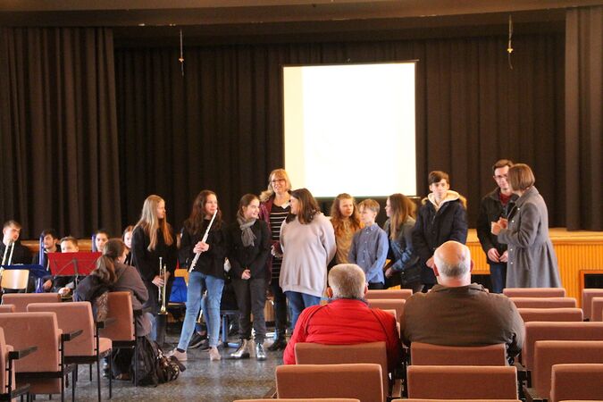 Vorstellung der Mitwirkenden in der Aula der Mont-Cenis Gesamtschule [8]