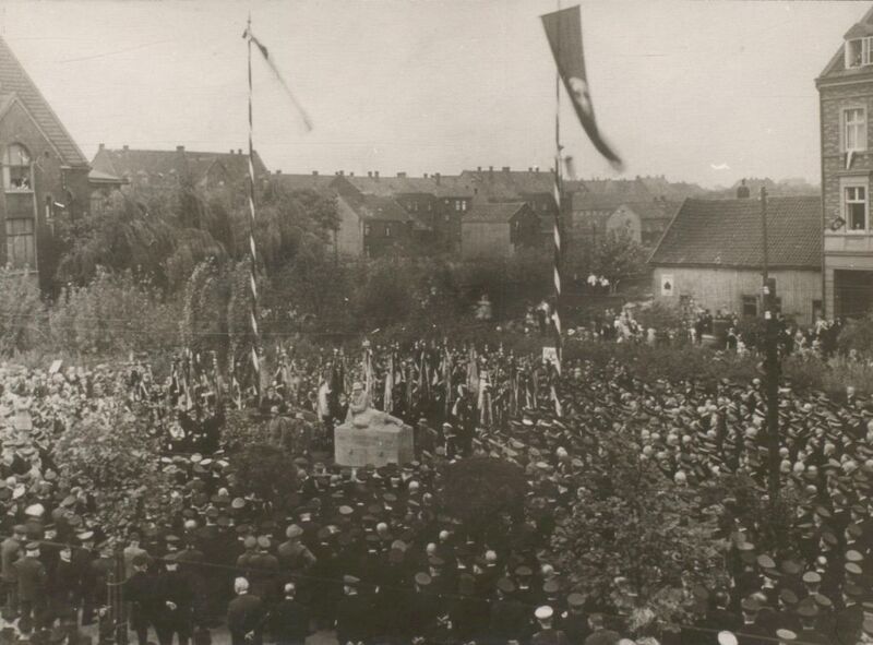 Datei:Einweihung des Kriegsehrenmals, 16.09.1934.jpg