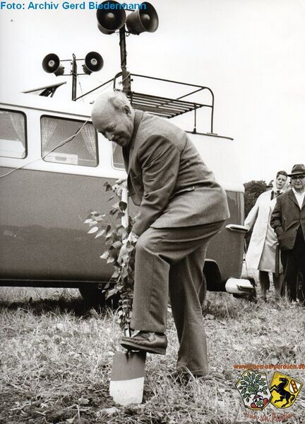 Datei:Erster Spatenstich 22.04.1968.jpg